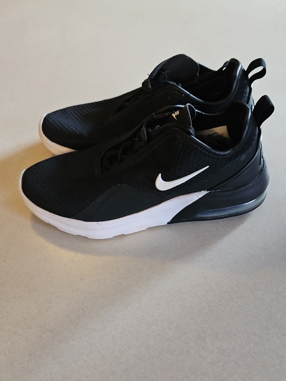 Nike Air Max Motion 2 Sneakers